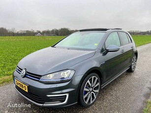 Продавам хечбек Volkswagen Golf на търг