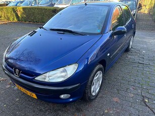 Peugeot 2061.6-16V XT 5 DEURS