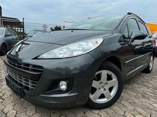 Peugeot 207SW 1,4i Klimaanlae,Panorama-Dach,Teilleder,P