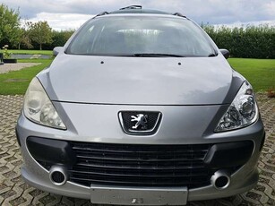 Peugeot 3071.6 HDi XT