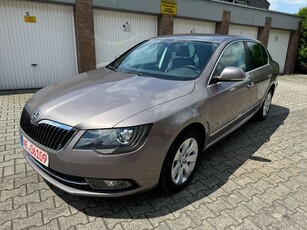 Skoda SuperbElegance-Leder-Navi-Xenon-4xSHZ