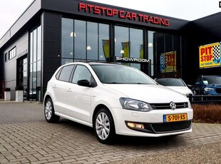 Volkswagen Polo1.2 Match, Panoramadak, Stoelverwarming, Cruise!