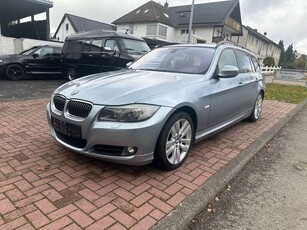 BMW 330i Touring 272PS Navi Leder Xenon 8 Fach Bereift