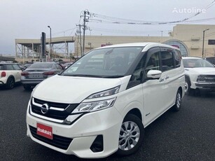 Миниван Nissan SERENA