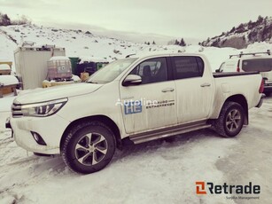 Продавам пикап Toyota HiLux на търг